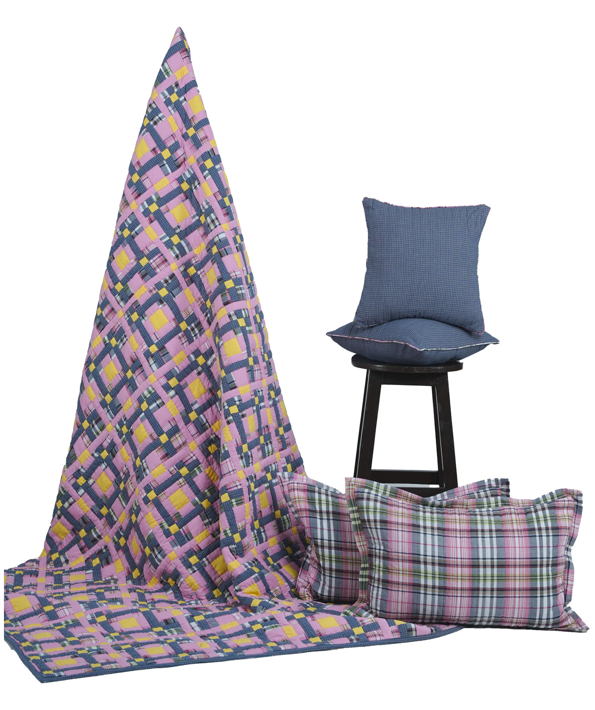 'Jhilmil, In Pink' Patchwork King Size Quilt Set
