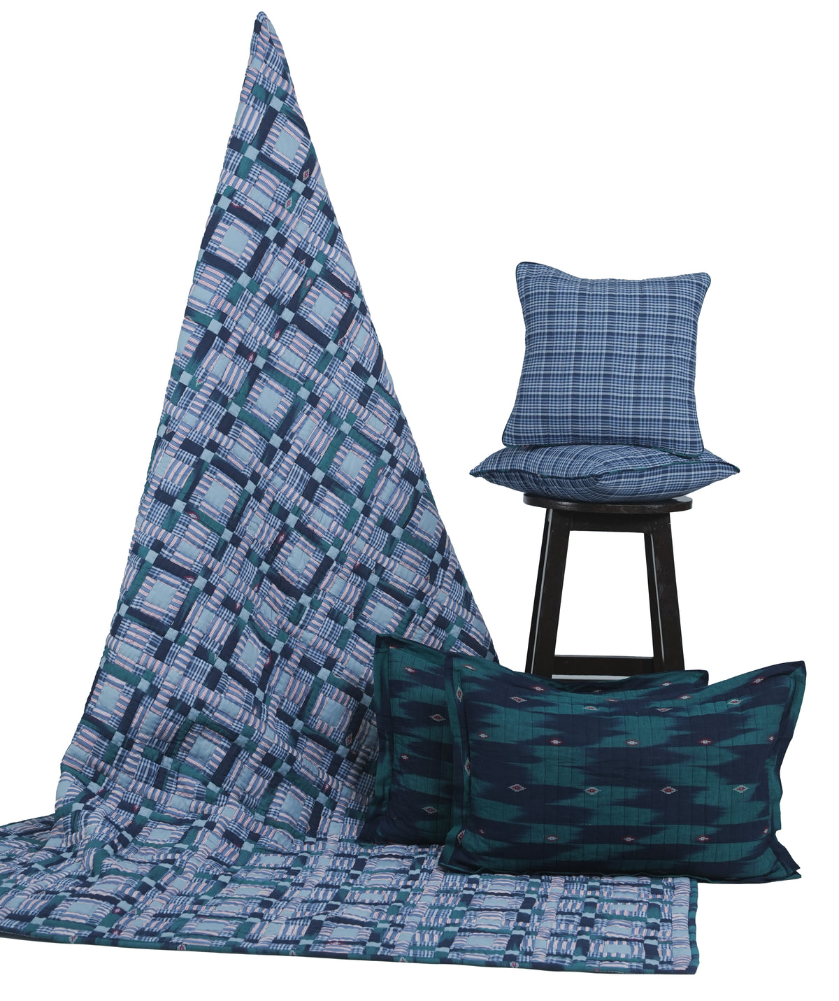 'Jhilmil, In Checks' King Size Patchwork Quilt Set