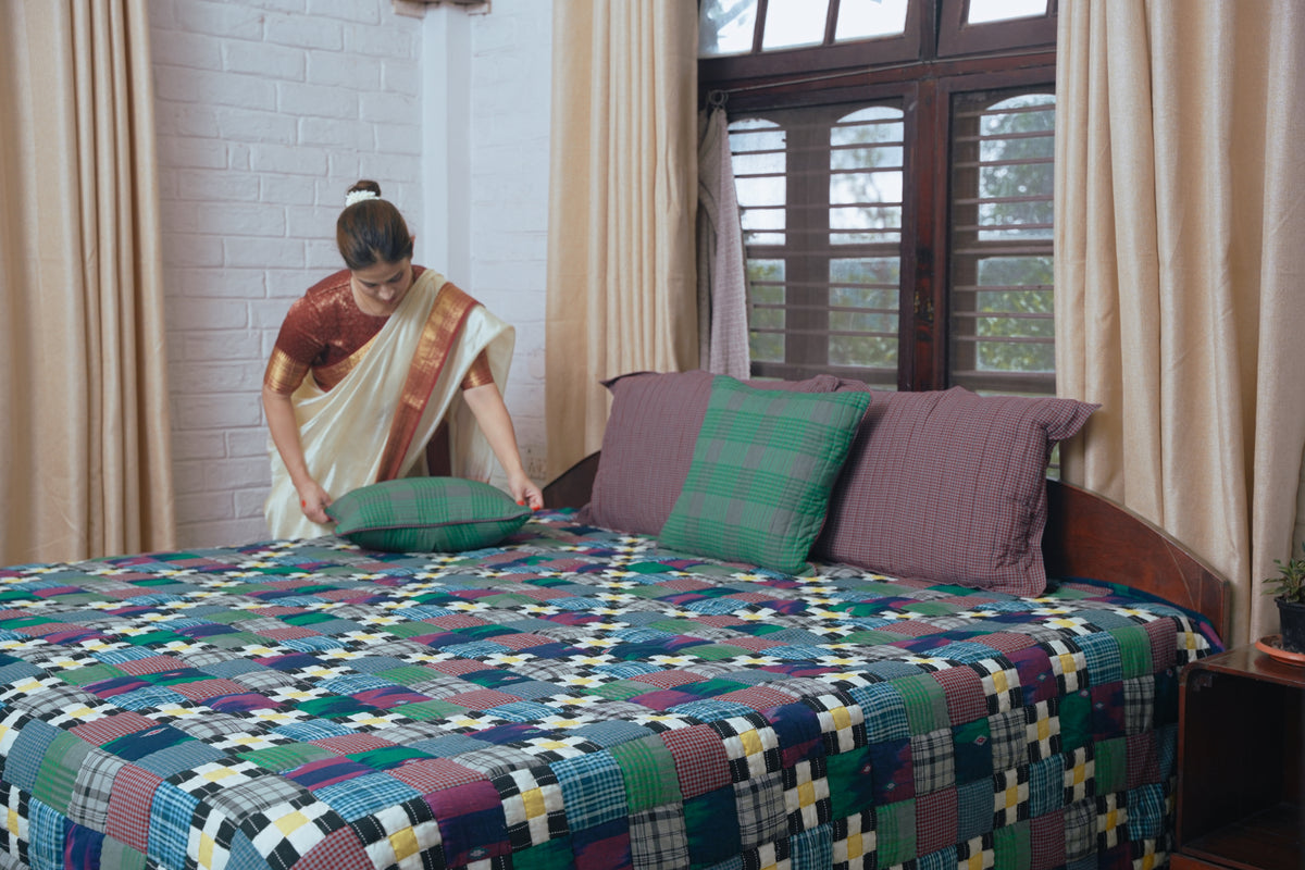'Chain of Daisy' Patchwork King Size Quilt Set